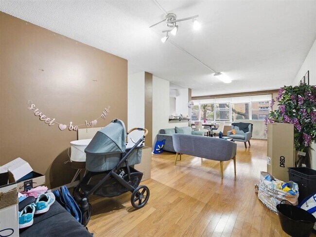 Building Photo - 201 St Pauls Ave