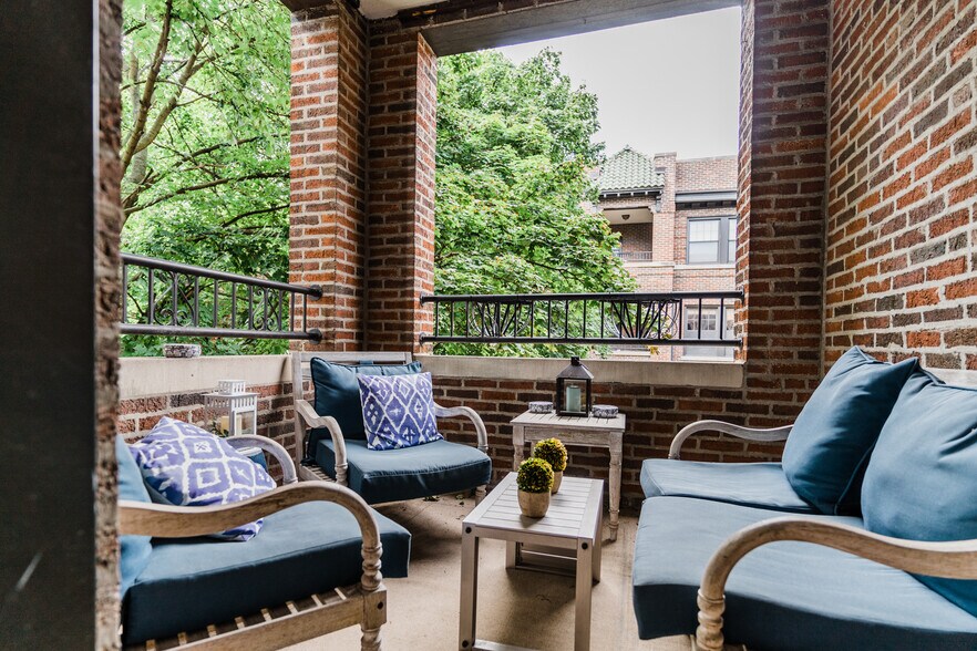 Building Photo - 914 W Schubert Ave