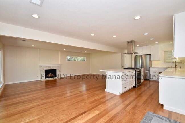 Building Photo - 627 Tanbark Terrace