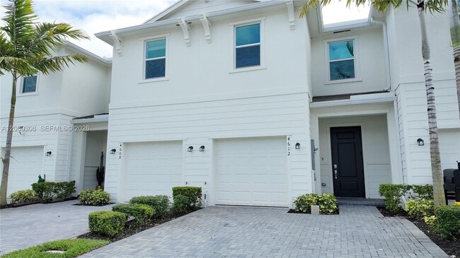 Building Photo - 4612 Hollister Ave