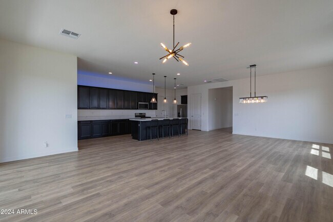 Building Photo - 5808 S 101st Way