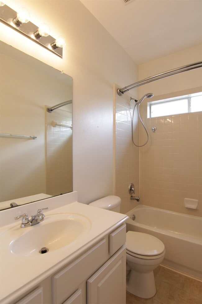 Building Photo - 15010 Sun Glaze Dr