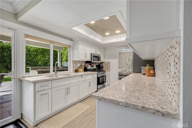 Building Photo - 1320 N Van Gogh Cir