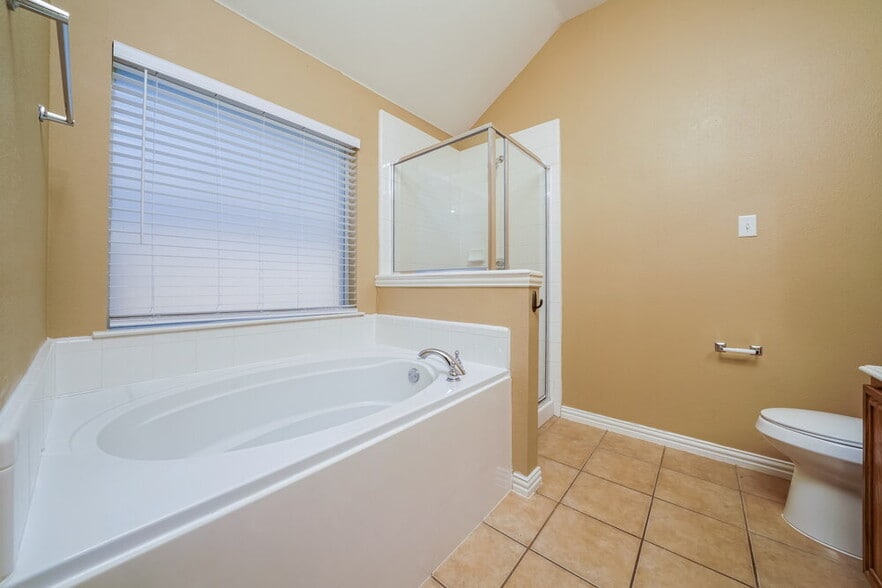 Building Photo - 5404 Centeridge Ln