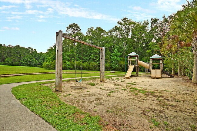 Building Photo - 118 Towering Pine Dr