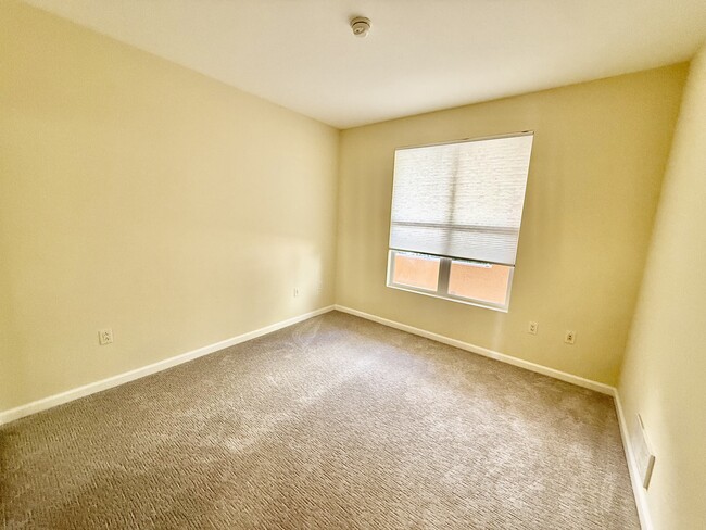 Building Photo - 301 Crescent Ct