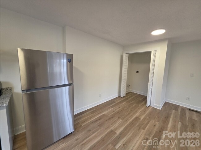 Building Photo - 1407 Sherwood Dr