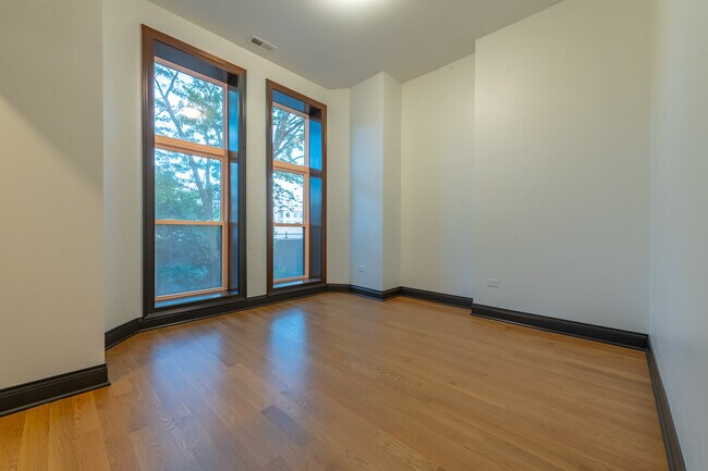 Building Photo - 28 N Throop St