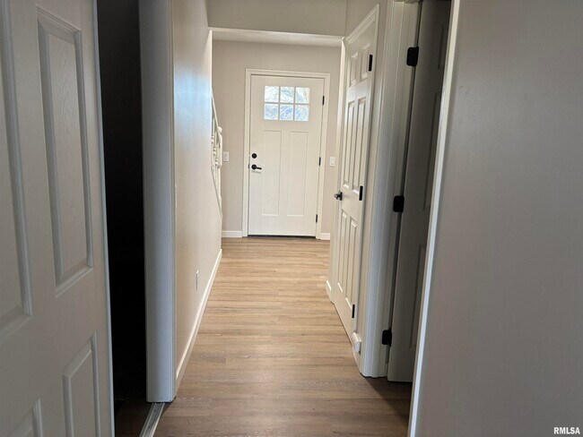 Building Photo - 3326 Jennings Dr