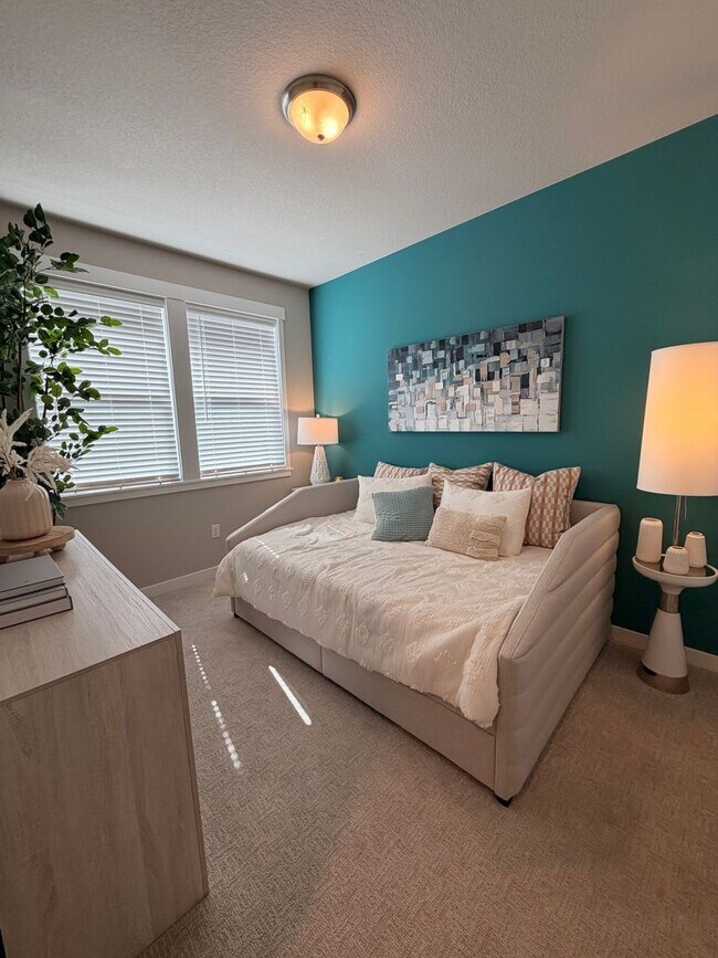 Building Photo - Model home! 4-bed 3-Bath Home on Moon MTN!