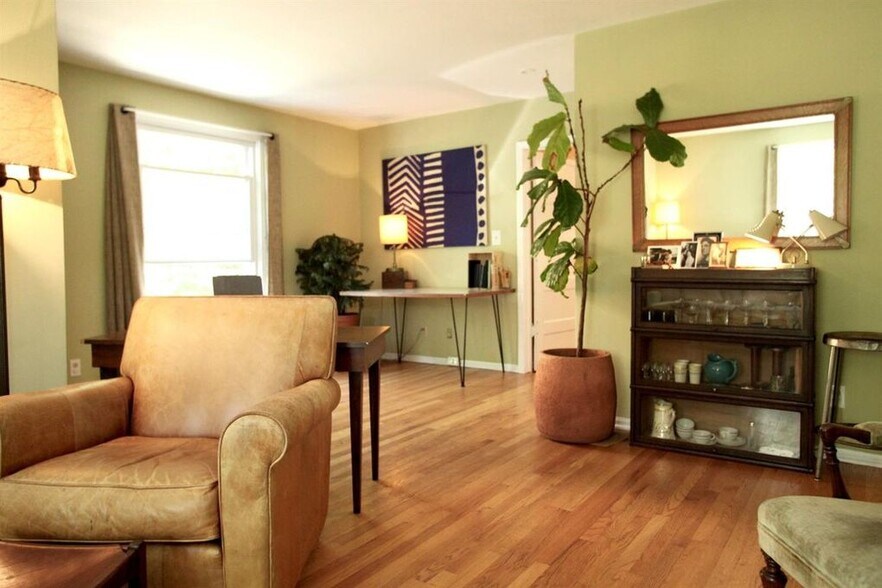 Building Photo - 337 Beakes St