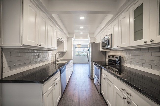 Building Photo - Sweetzer Towers