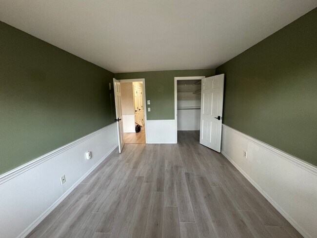 Building Photo - Freshly Updated 1 Bedroom Newburyport Cond...