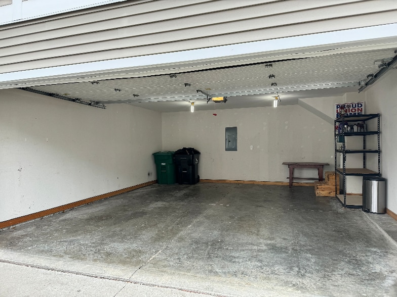 Building Photo - 3032 SW Arlan Ln