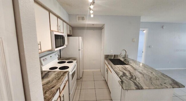 Building Photo - 2207 Antigua Pl