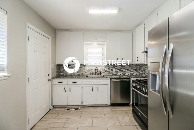 Building Photo - 3 Bedroom Pet-Friendly Home in OKLAHOMA CI...