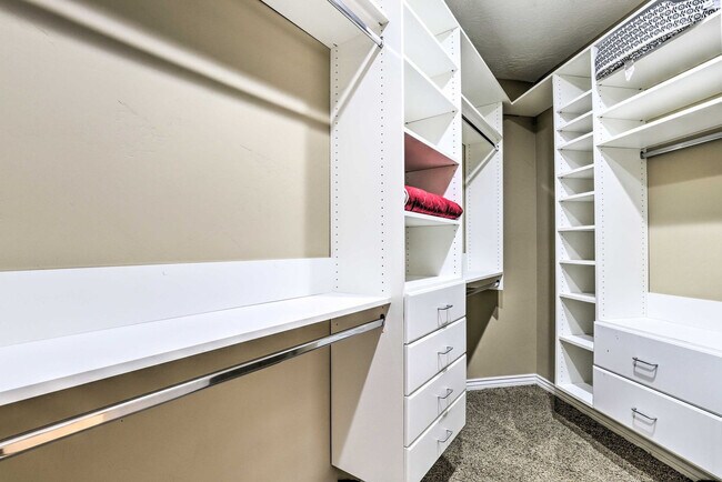 Building Photo - 1523 7200 S