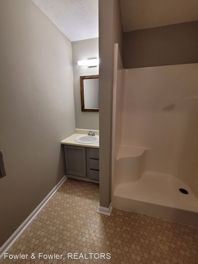 Building Photo - 3 br, 2.5 bath House - 4913 Country Court