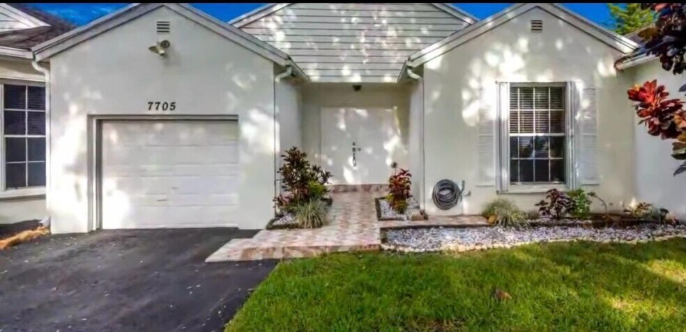 Building Photo - 7705 Forest Green Ln