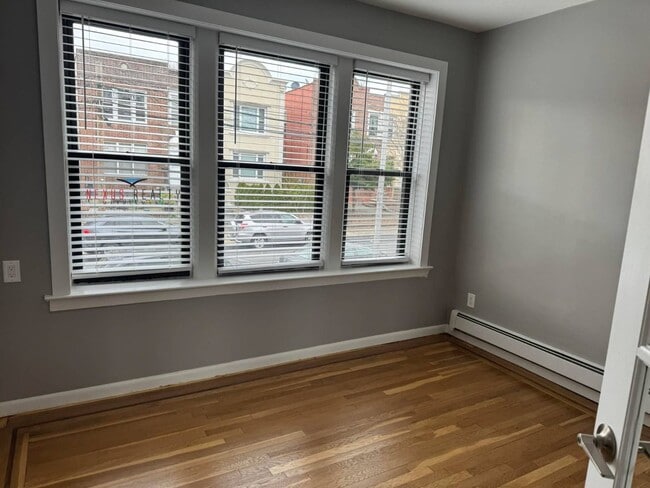 Building Photo - 19-22-22 21st Rd