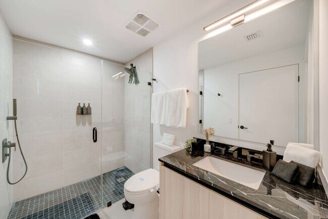 Building Photo - 225 N Miami Ave