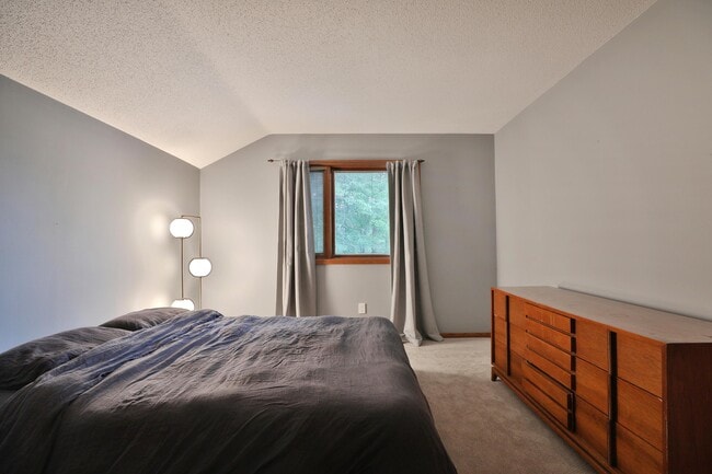 Building Photo - 668 Eagle Ridge