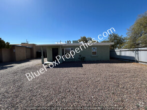 Building Photo - Adorable 2 bedroom 1 bath home just minute...