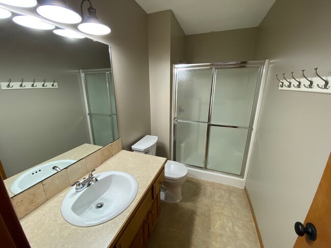 Building Photo - Great West Central Location