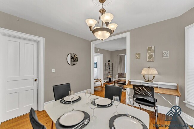 Building Photo - Furnished 3-Bedroom Lower Apartment on Delaware Ave