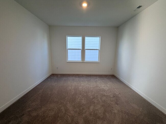 Building Photo - 936 Shadow Dr