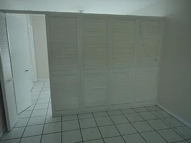 Building Photo - 305 Navarre Ave