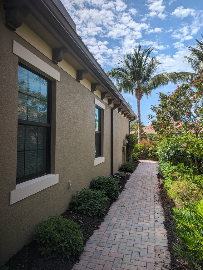 Side entryway - 9469 Isla Bella Cir