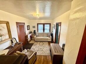 Building Photo - 404 S Van Buren St