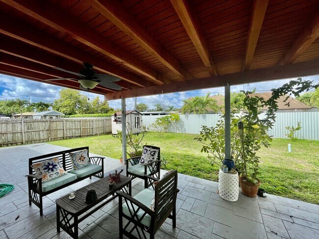 Building Photo - 5820 SW 113th Ct