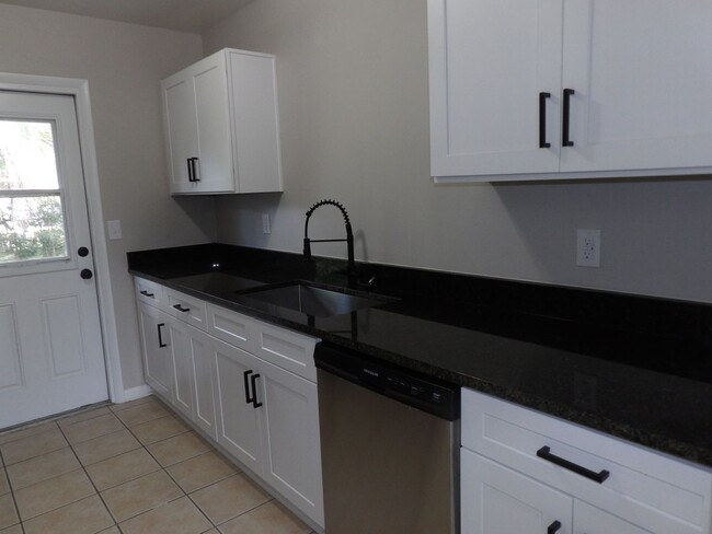 Building Photo - REMODELED INSIDE 3 Bedroom, 1 Bath, 1 car ...