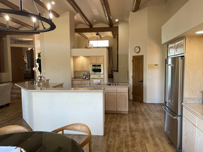 Building Photo - 115 Cll Irena