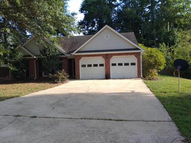 Building Photo - 525 Longwood Ln