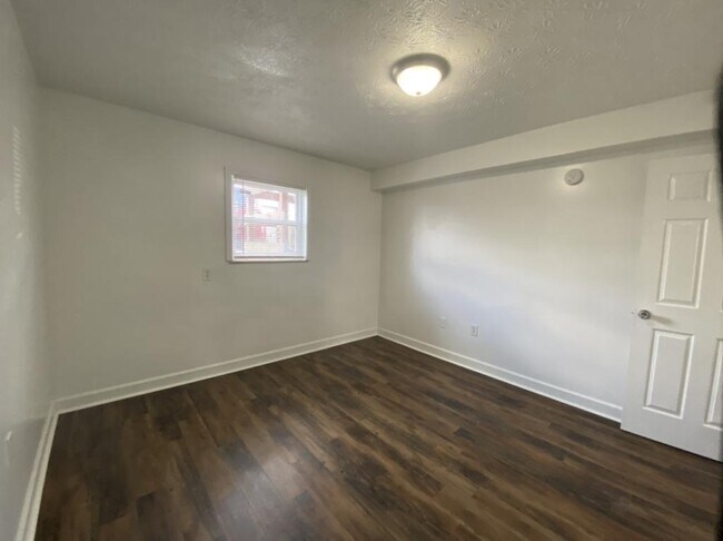 Building Photo - 2001 Rockford Ln