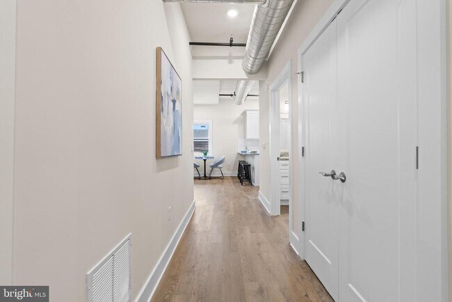 Building Photo - 30 W Broad St