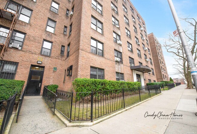 Building Photo - 102-12 65th Ave