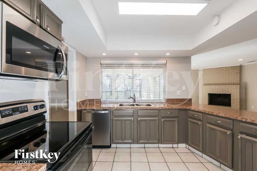 Building Photo - 244 Birch Ln