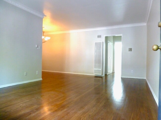 Building Photo - North Vista 4