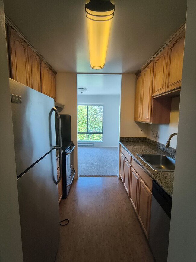 Building Photo - TOP FLOOR 1BD/1BATH Condo Available For Rent at the Watergate Community in Emeryville!!!!
