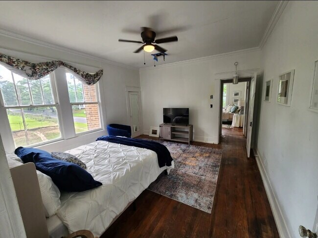 Building Photo - 159 Lister St