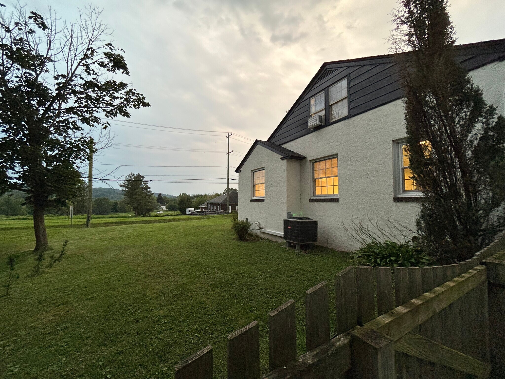 Building Photo - 15 E Pothouse Rd