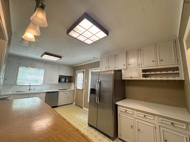 Building Photo - 3200 Glenwood Ave