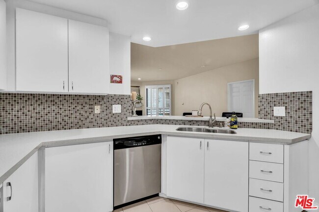 Building Photo - 12000 Goshen Ave