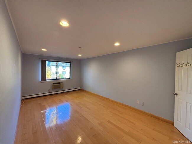 Building Photo - 508 Central Park Ave