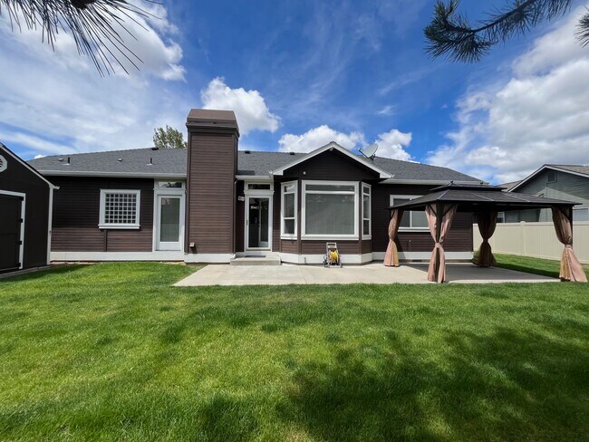 Building Photo - 2030 N Springland Pl