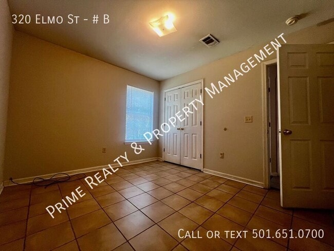 Building Photo - 320 Elmo St